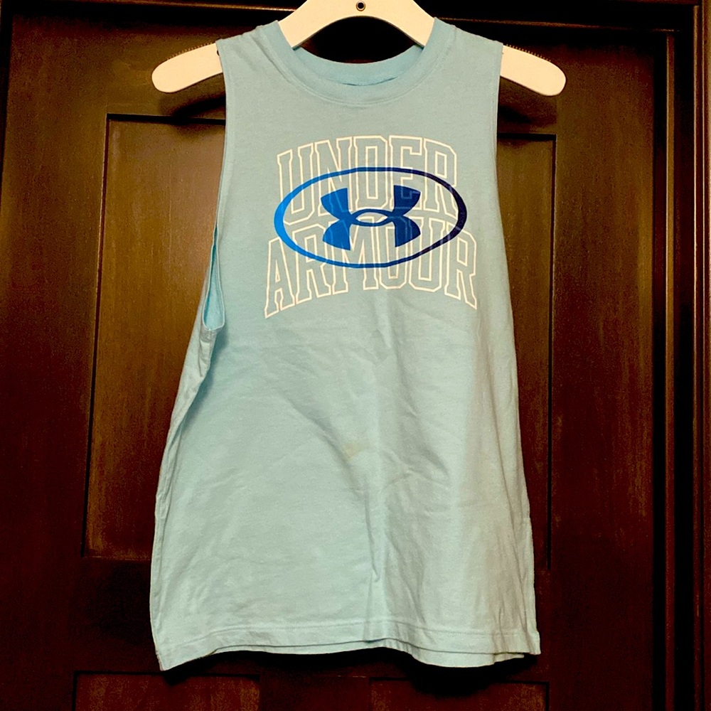 Like New. Under Armour tank. Loose fit